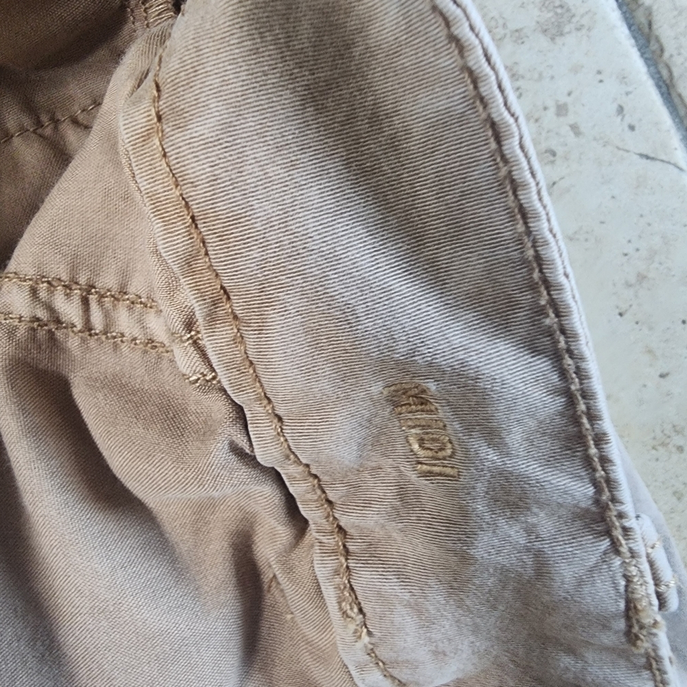 American Eagle Outfitters Khaki Midi Shorts - Picture 3 of 5